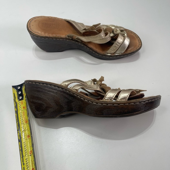 Born Gold Metallic Floral Wedge Sandals Women 7M Leather Comfort Casual - Picture 6 of 6